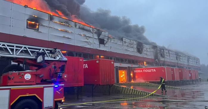 &laquo;Шахеди&raquo; знищили термінал &laquo;Нової пошти&raquo;. Фото: ОВА, &laquo;Нова пошта&raquo;