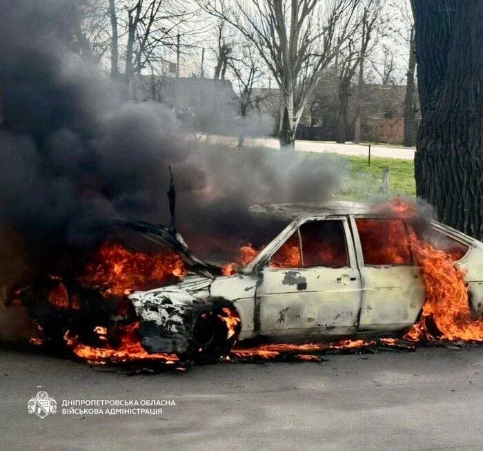 Наслідки російського обстрілу Нікополя, фото: Дніпропетровська ОВА