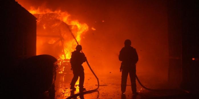 Наслідки російського удару на Хмельниччині 1 квітня, фото: ДСНС