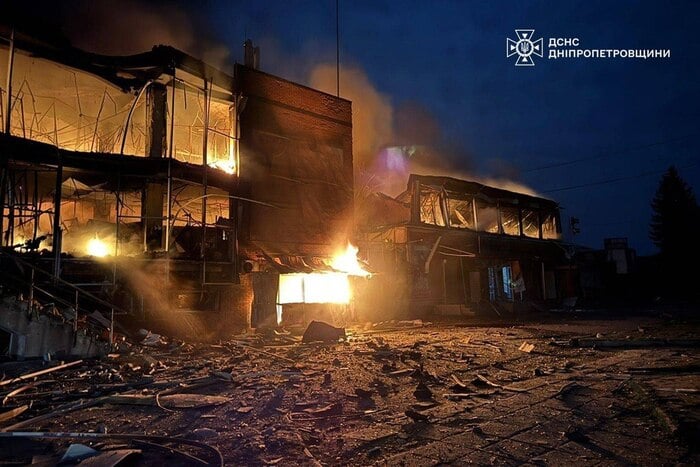Наслідки російської атаки по Дніпропетровщині, фото: ДСНС