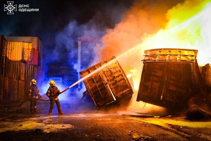 Наслідки російської атаки на Одещині, фото: ДСНС