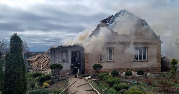 Армія РФ обстріляла село Польова. Фото: ДСНС