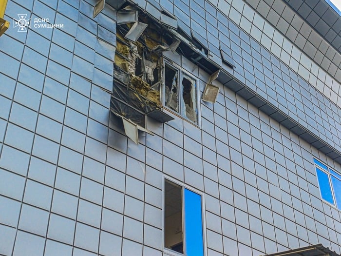 Наслідки російської атаки у Сумах, фото: ДСНС