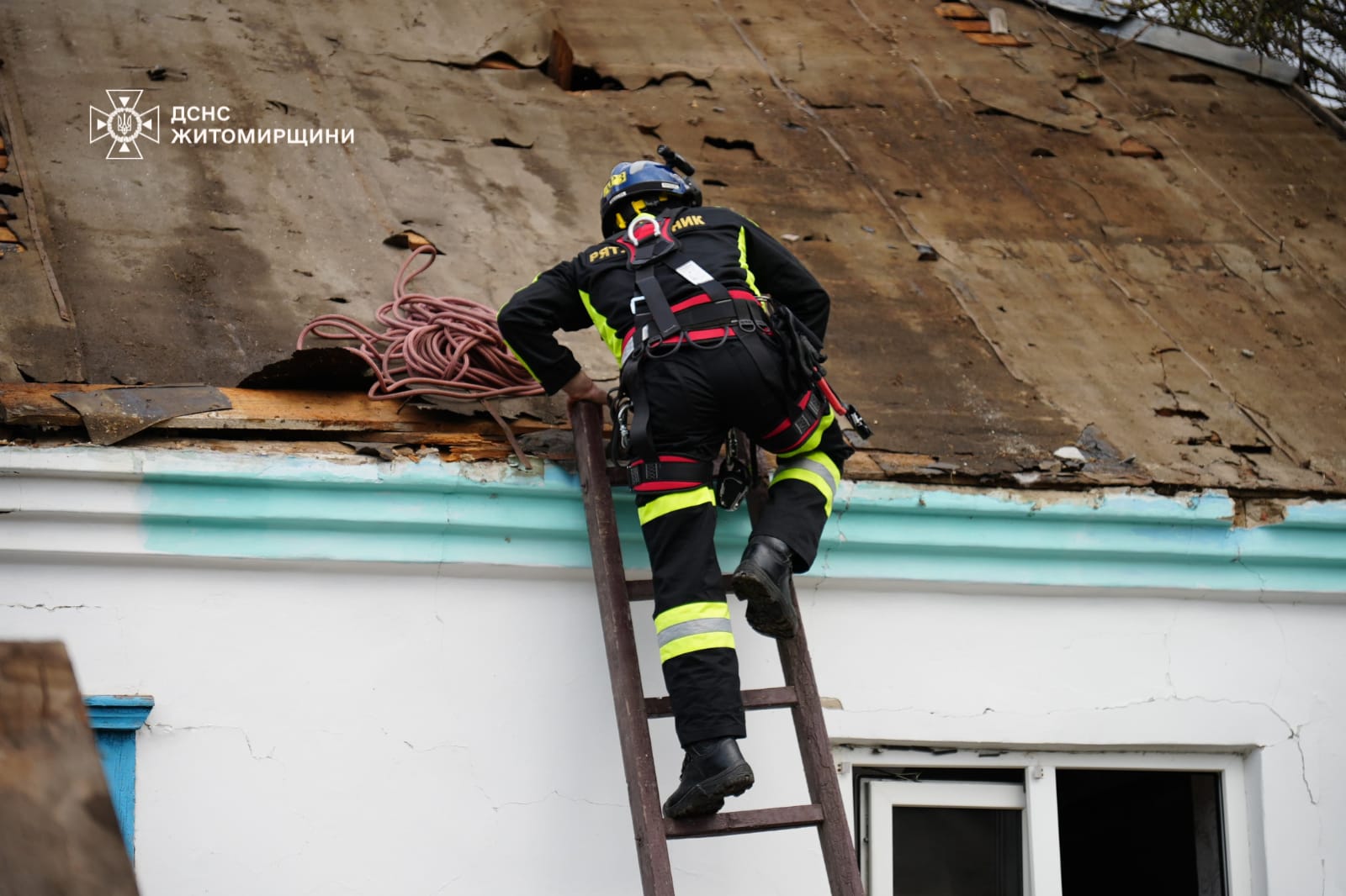 Наслідки російської атаки на Житомирщині, фото: ДСНС