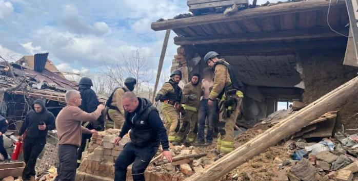 Наслідки російської атаки на Житомирщині, фото: ДСНС