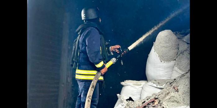 Наслідки російського обстрілу Дніпропетровщини, фото: ДСНС