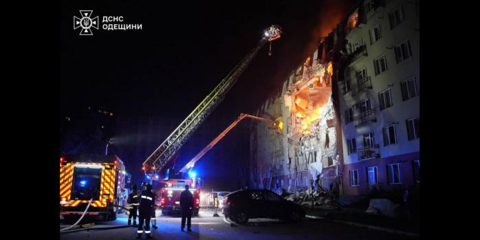 Наслідки російської атаки на Одесу в ніч на 6 квітня, фото: ДСНС