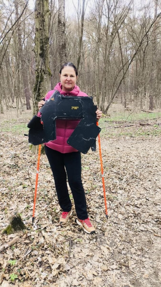 Катаріна Матернова з уламком дрона, фото: facebook.com/kmathernova