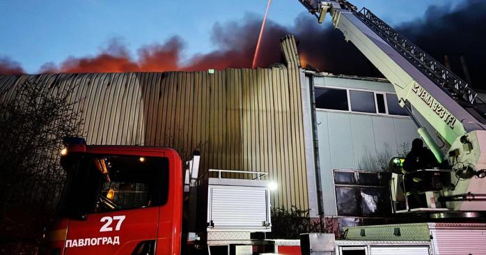 Армія РФ масовано била по Дніпропетровщині. Фото: ДСНС