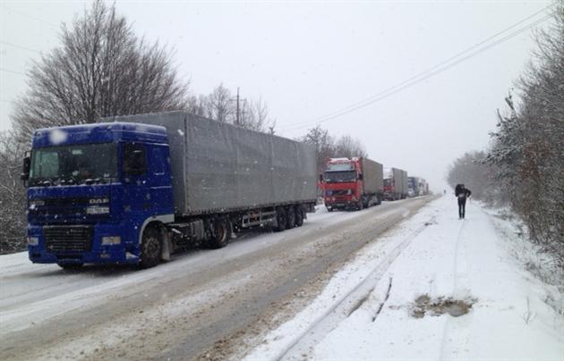 Столичные власти ограничат въезд грузовиков в Киев из-за возможного снегопада