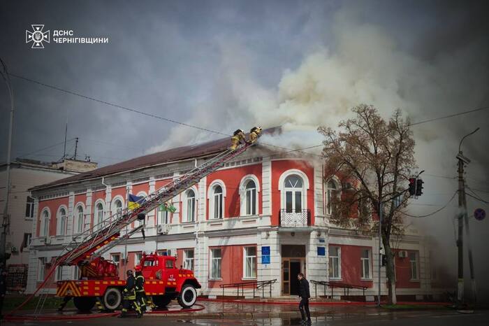 Наслідки російського удару у Прилуках, фото: ДСНС Чернігівщини