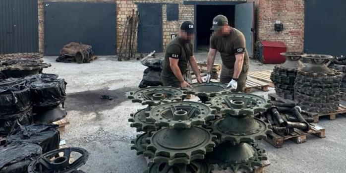 Комплектуючі до бронетехніки передали ЗСУ, фото: СБУ