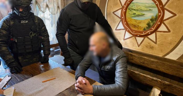 На хабарі у 100 тис. дол. погорів посадовець &laquo;Укрзалізниці&raquo;. Фото: НПУ