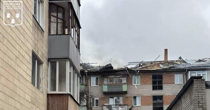 Российский дрон попал в жилую многоэтажку. Фото: Сумская МВА