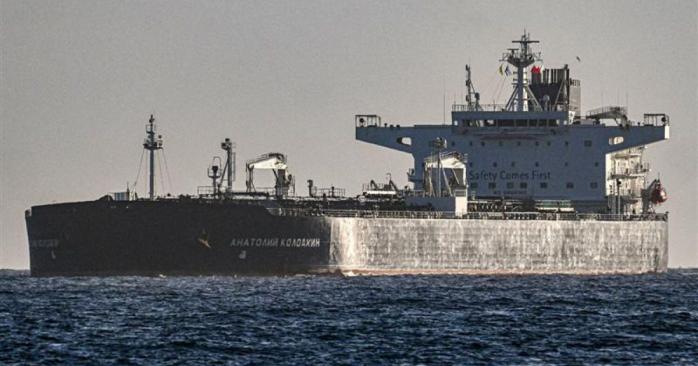 США продовжать тимчасовий дозвіл на продаж російської нафти. Фото: 