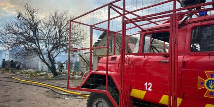 Наслідки удару БпЛА на Харківщині, фото: ДСНС