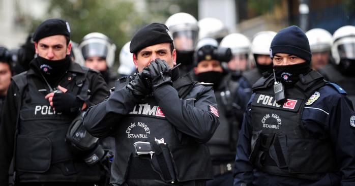 Неизвестный устроил стрельбу в турецкой школе. Фото: AFP