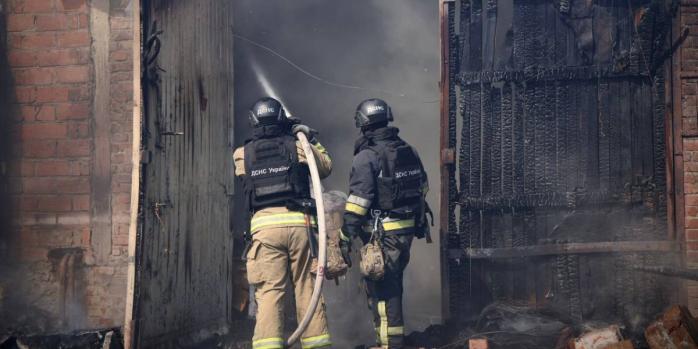 Наслідки російського удару у Чернігові, фото: ДСНС