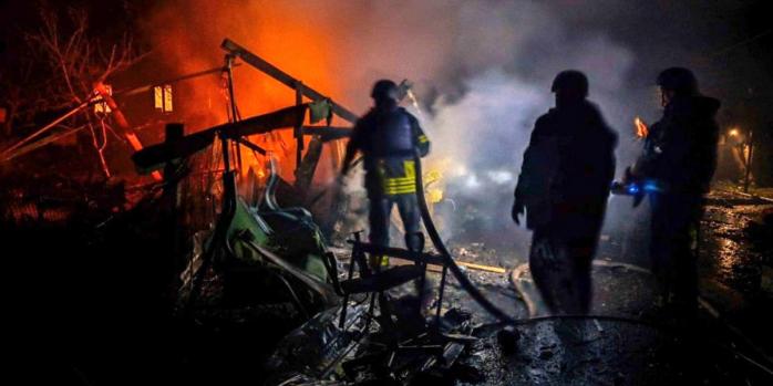 Наслідки російської повітряної атаки на Київщині, фото: ДСНС