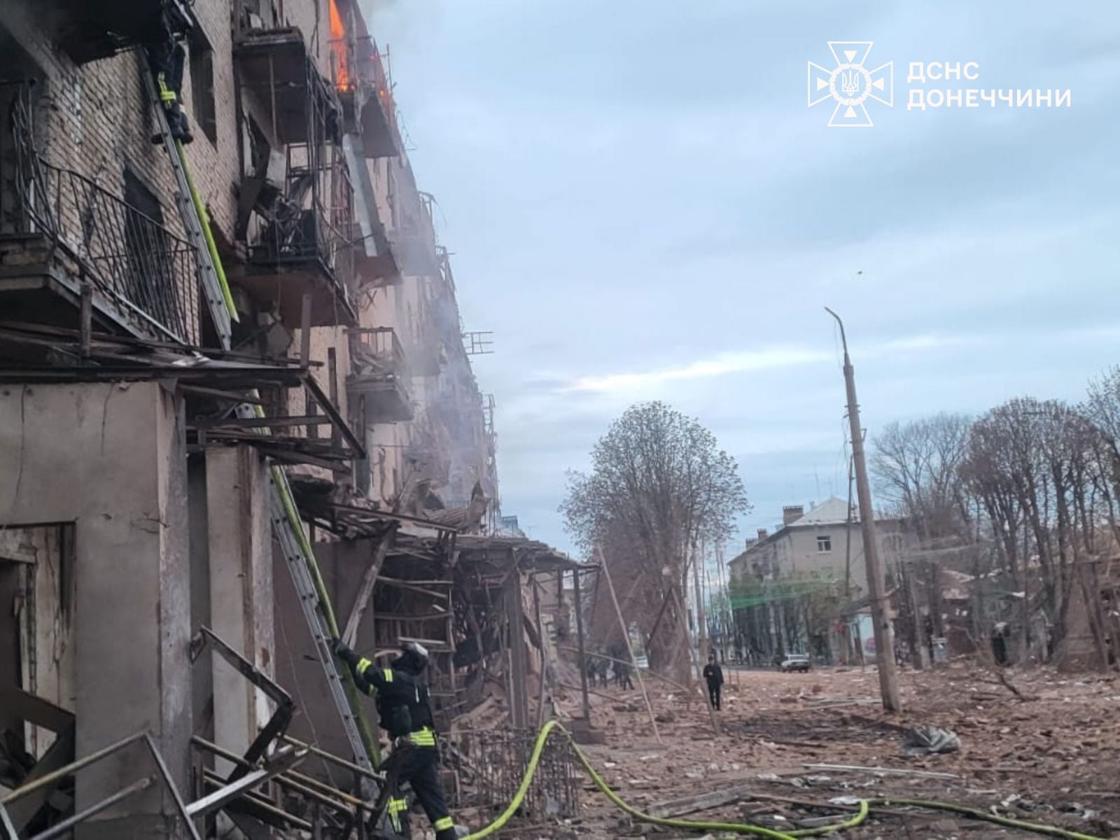 Наслідки бомбардування. Фото: ДСНС