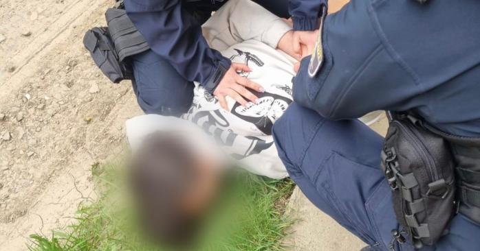 На Закарпатті учень приніс до школи пістолет та вистрілив у свого однокласника. Фото: НПУ