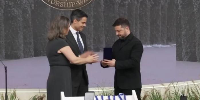 Володимир Зеленський отримав премію у Нідерландах, скріншот відео