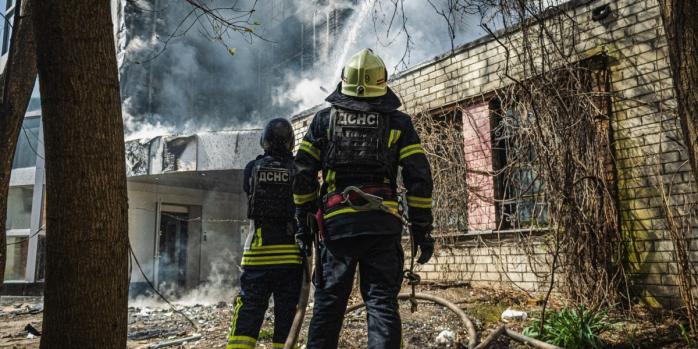Наслідки російського удару по Харкову, фото: ДСНС