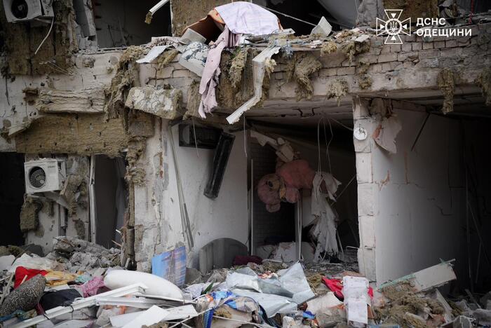 Наслідки російських ударів по Одесі, фото: ДСНС