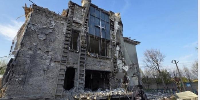 Последствия российских ударов по Запорожью 16 апреля, фото: ГСЧС