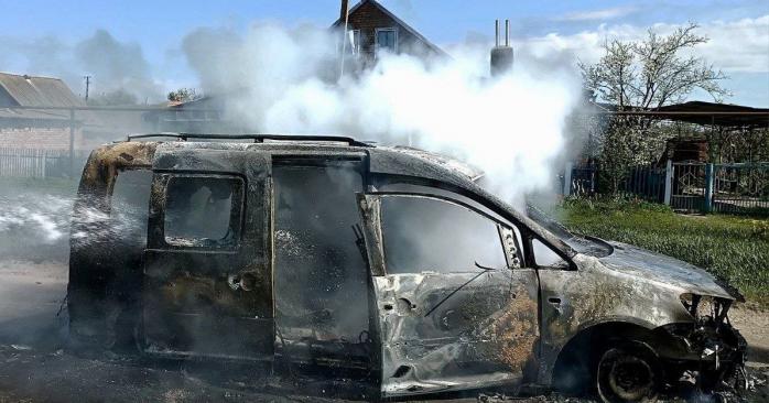 Росіяни вдарили дроном по авто на Дніпропетровщині, є жертви. Фото: ОВА