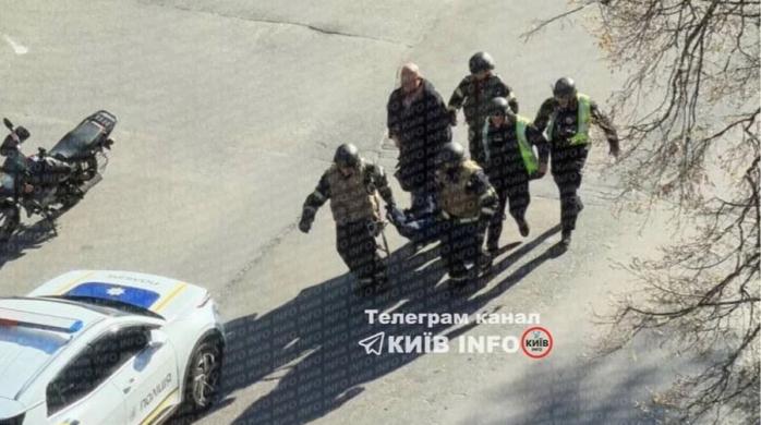 В&nbsp;Киеве неизвестный стрелял по&nbsp;людям, есть погибший и&nbsp;раненые