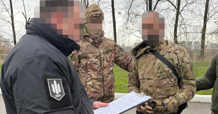 Дезертир продавал оружие с фронта. Фото: 