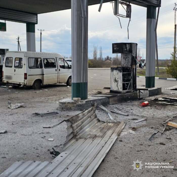 Наслідки російського удару по АЗС на Харківщині, фото: поліція Харківської області