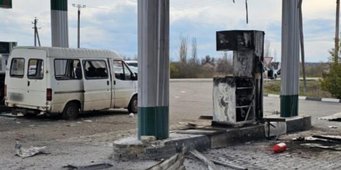 Наслідки російського удару по АЗС на Харківщині, фото: поліція Харківської області