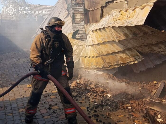 Наслідки російських обстрілів Херсонщини, фото: ДСНС