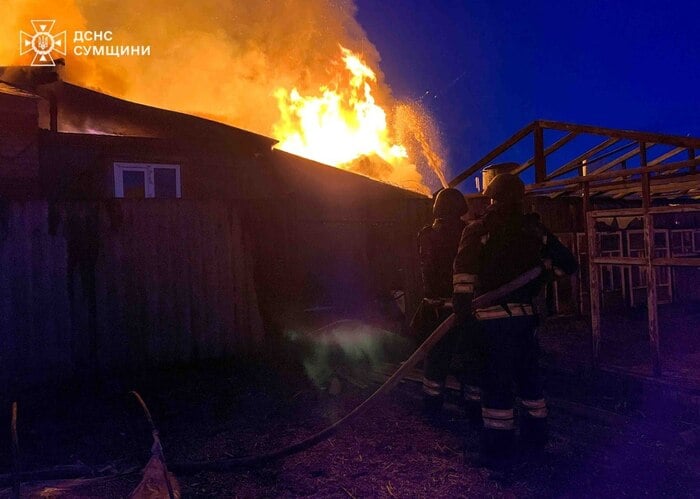Наслідки масованої нічної атаки рашистів у Глухові, фото: ДСНС Сумщини