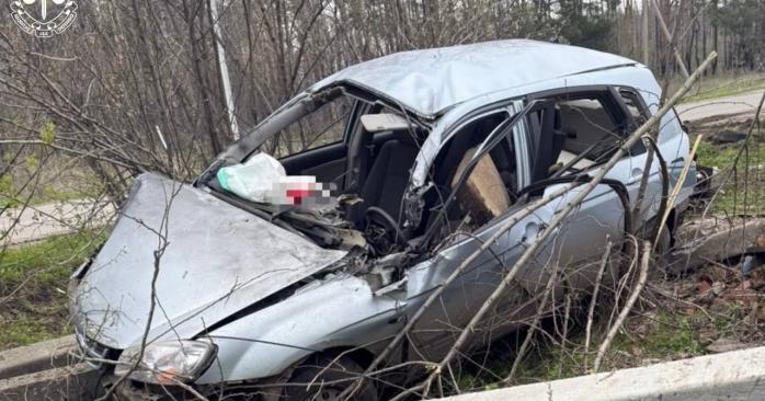 Російський БпЛА вдарив по цивільному авто на Харківщині. Фото: прокуратура