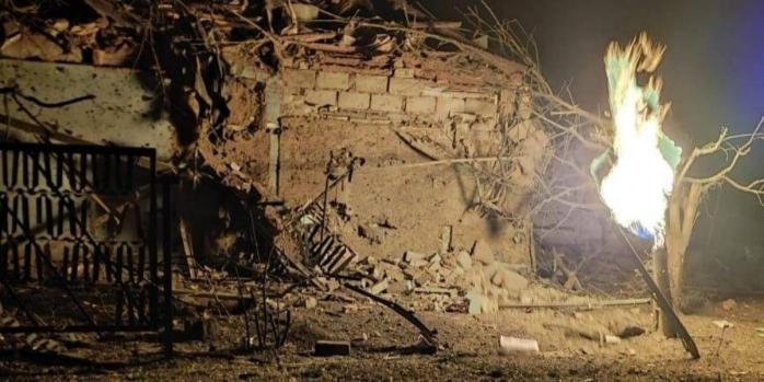 Наслідки російського обстрілу Запоріжжя, фото: ДСНС