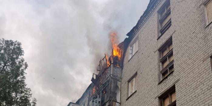 Последствия атаки российского дрона в Херсоне, фото: ГСЧС