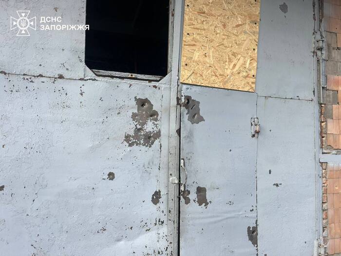 Наслідки російського обстрілу, фото: ДСНС