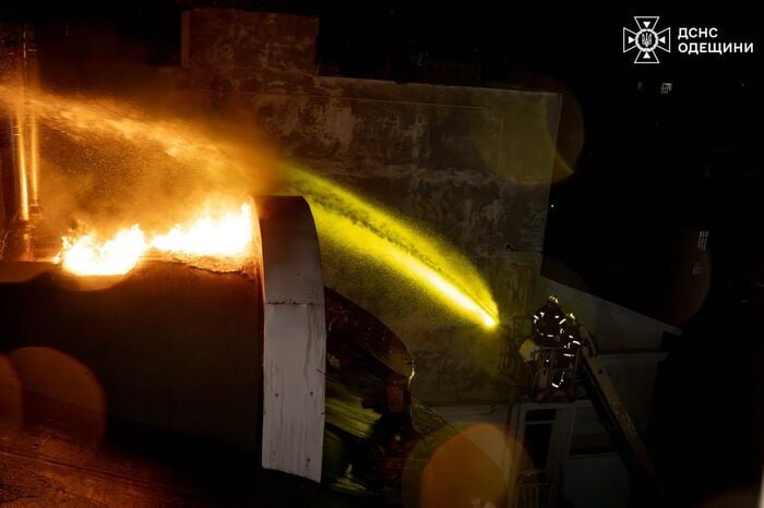 Наслідки російських ударів по Одесі, фото: ДСНС Одещини