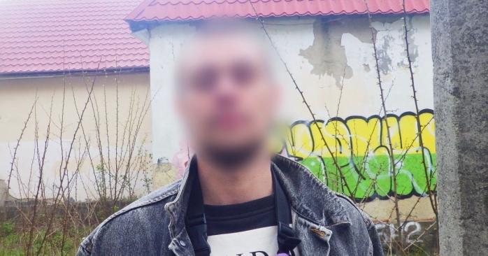 В Киеве пьяный мужчина ходил по улице с пистолетом и угрожал прохожим. Фото: 