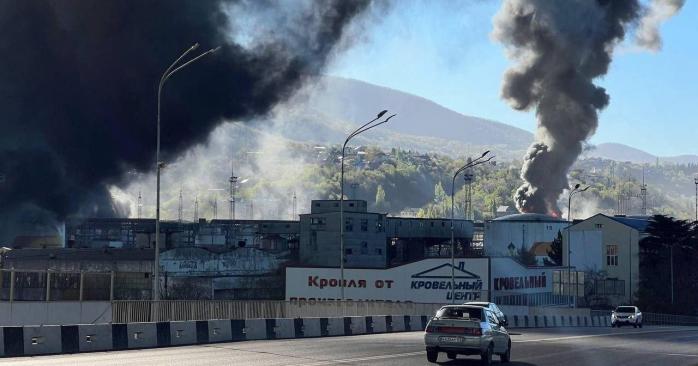 Генштаб ЗСУ підтвердив нічний удар по Туапсинському НПЗ. Фото: 