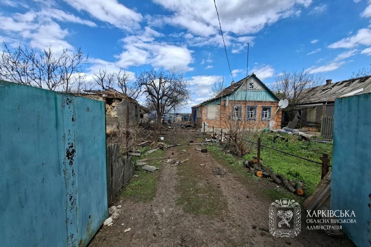 Дрони РФ атакували село на Харківщині. Фото: ОВА