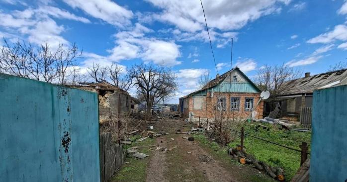 Російські дрони атакували село на Харківщині, постраждали шестеро осіб. Фото: ОВА