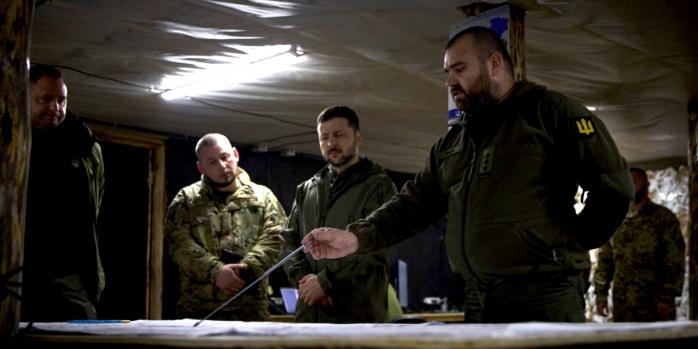 Володимир Зеленський (у центрі), фото: Офіс президента