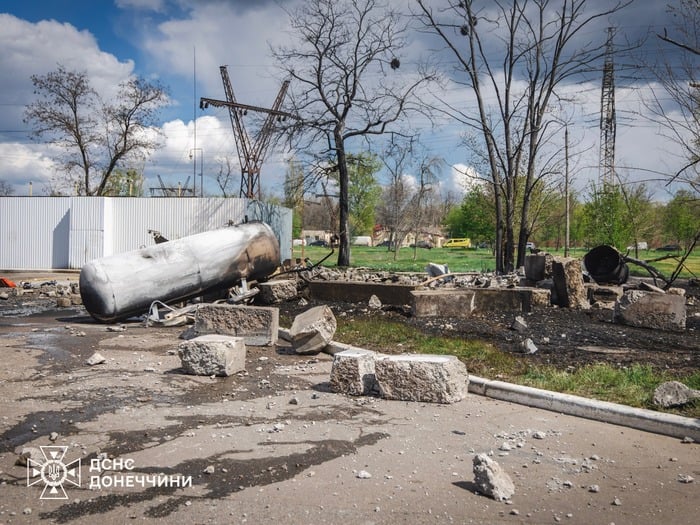 Наслідки російського удару у Краматорську, фото: ДСНС