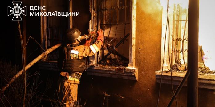 Наслідки російських атак на Миколаївщині, фото: ДСНС