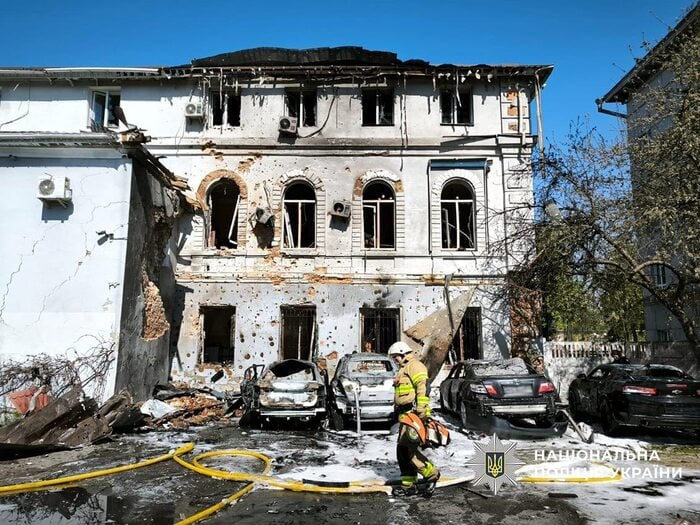 Наслідки російської атаки у Чернігові, фото: Нацполіція