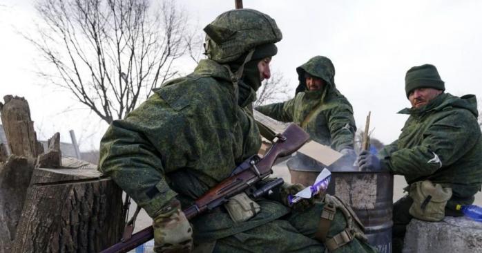 РФ снимает боеспособных солдат с передовой ради репетиций парада 9 мая. Фото: 